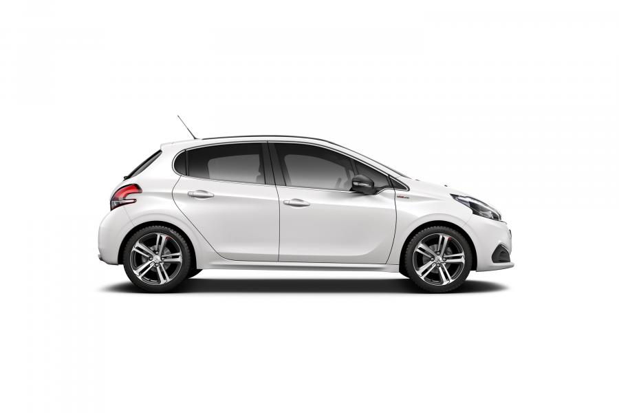  Peugeot 208 GT Line 5-Door 2015 года  (фото 8 из 20)